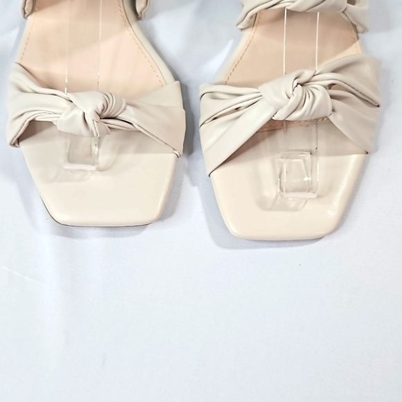 Tahari Faux leather Cream Sandals Sz 8 NWOT - Picture 3 of 6